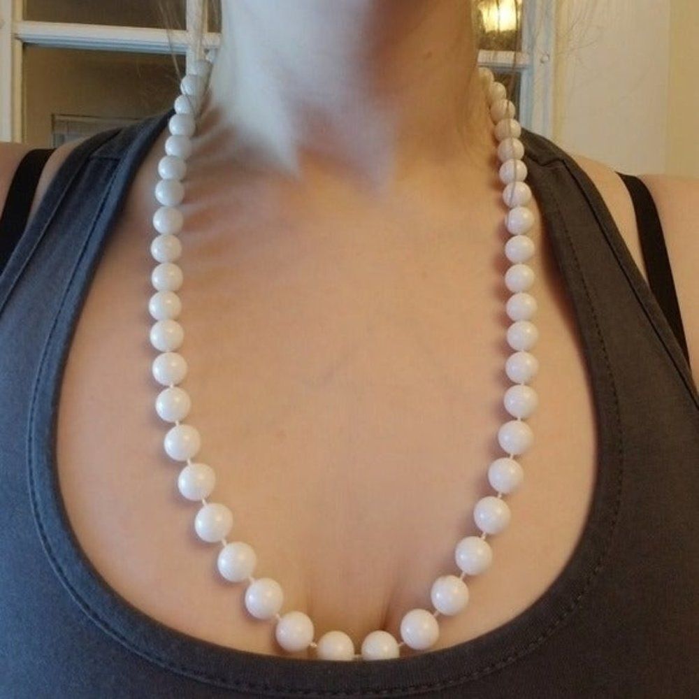 Grandmas estate white beaded necklace‎ costume jewelry